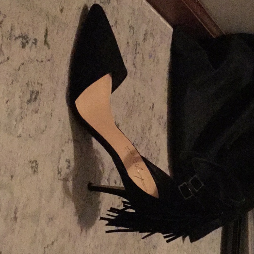 Shoes - Picture 2 of 7